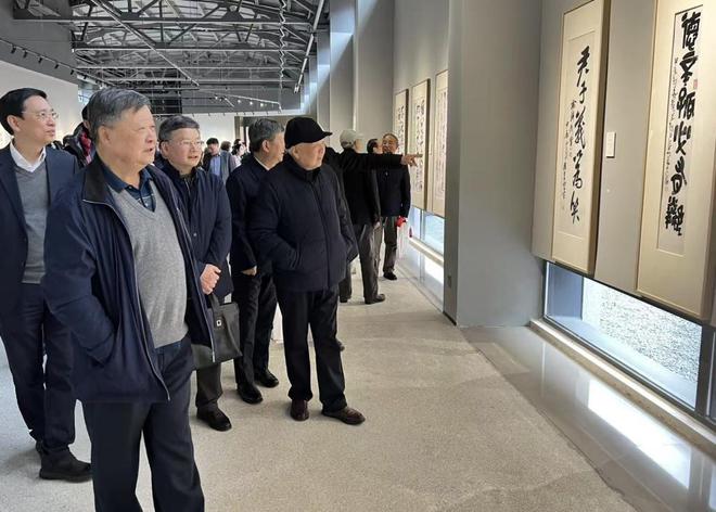 枇杷》仅展一日深港艺术同时发声开元棋牌一周观展｜宋画《山鹊(图41)